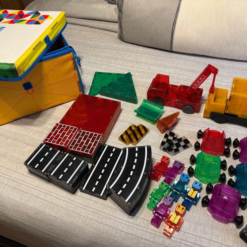 Magna-tile bundle #3 - Picture 2 of 5